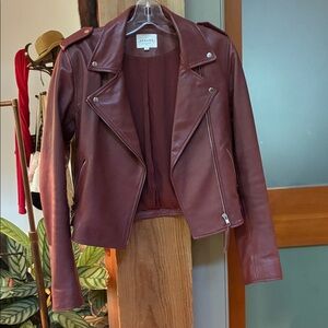 Classic Flattering feminine flirty French Sezane ZIG Leather Jacket NWOT 36 ❤️